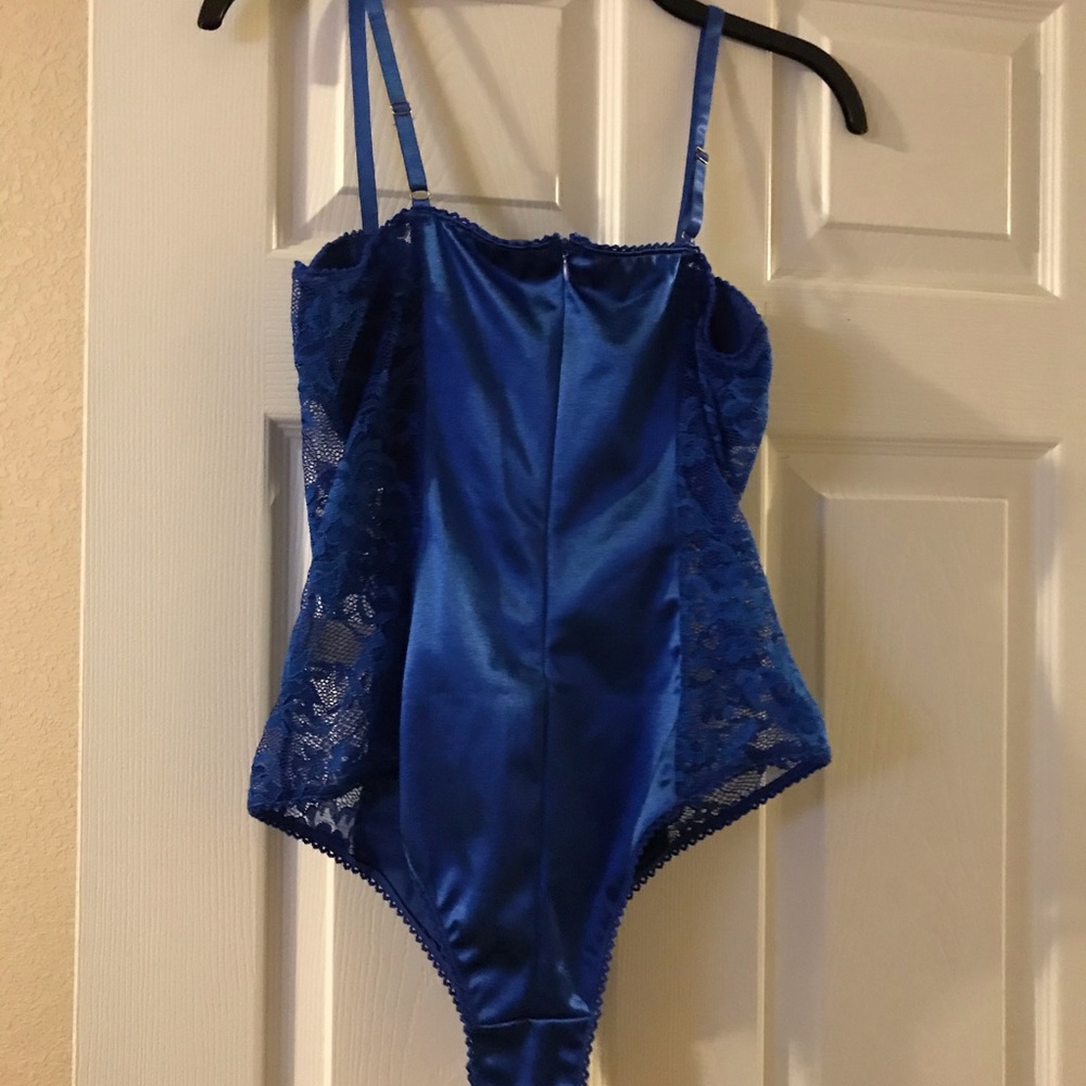 Corset - Picture 2 of 2